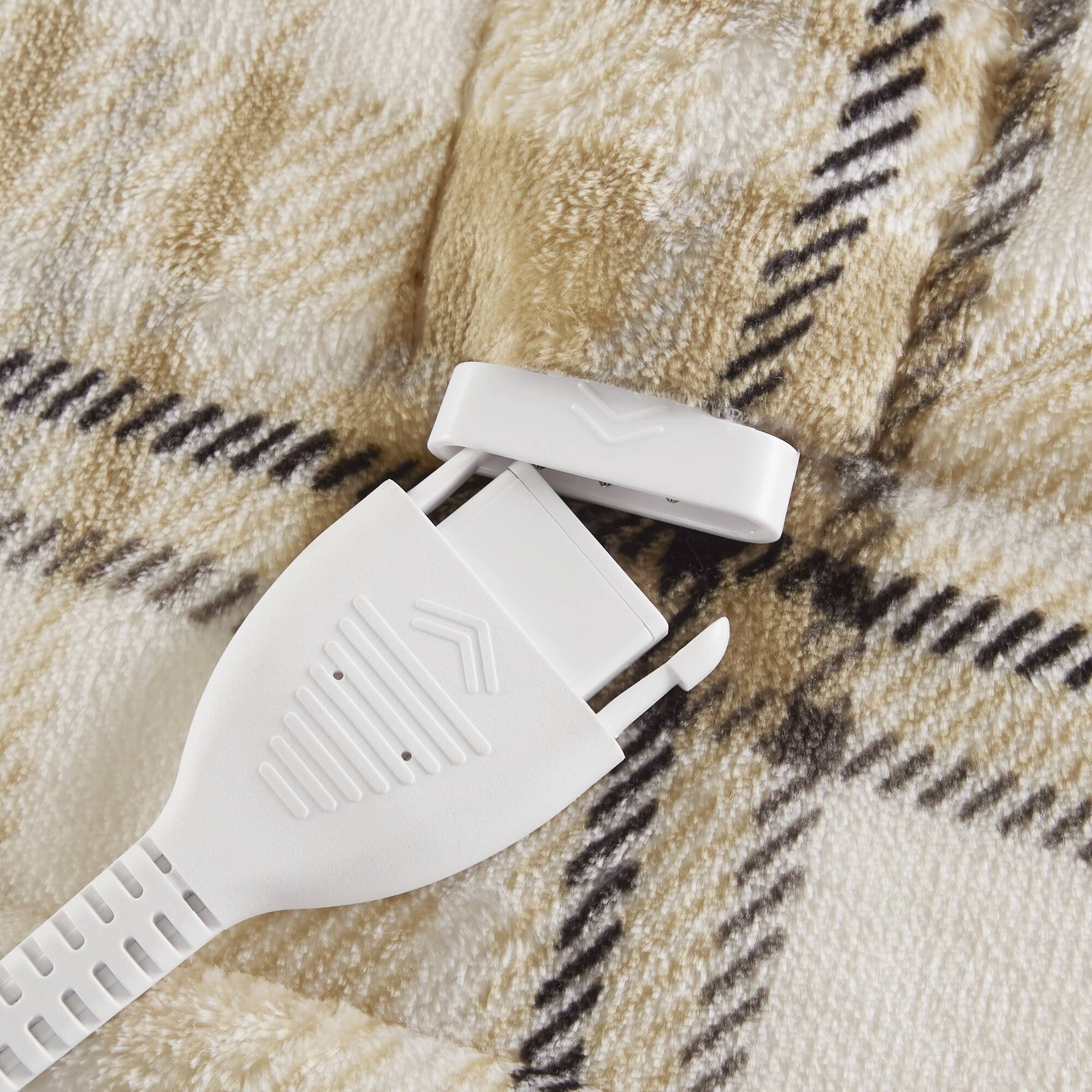 Tan Plaid 50x60' Heated Throw - Image 11