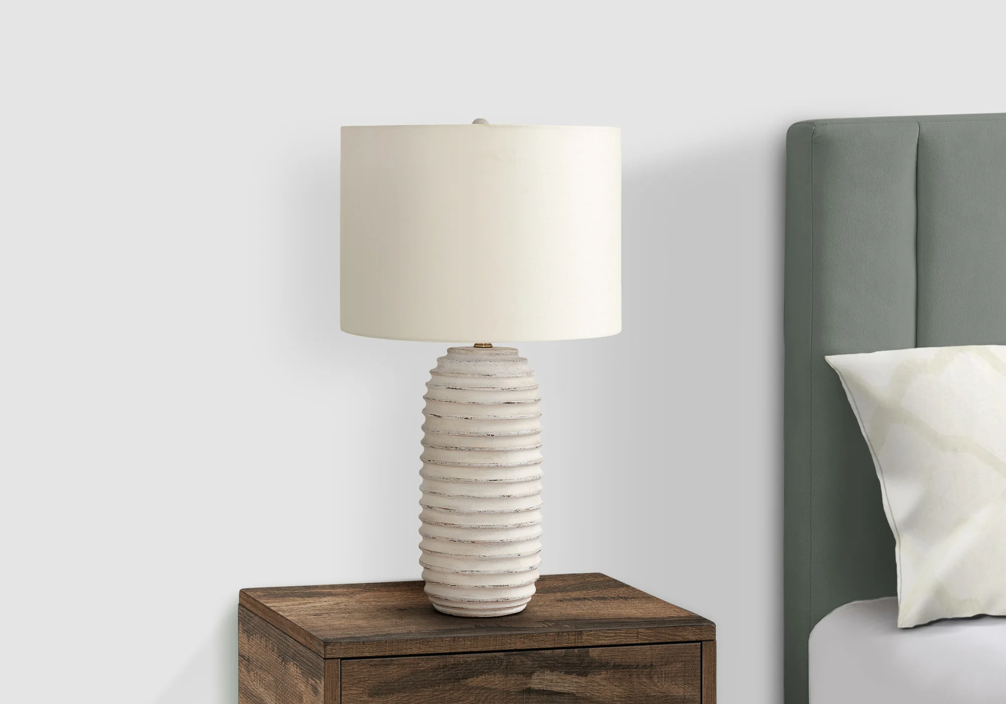 Goldenfield Resin Table Lamp - Image 3
