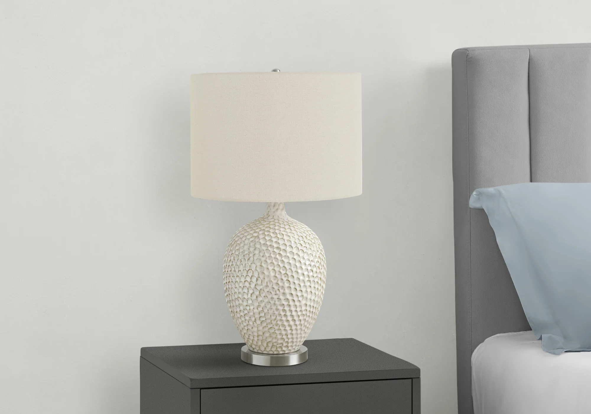 Willow Ceramic Table Lamp - Image 4