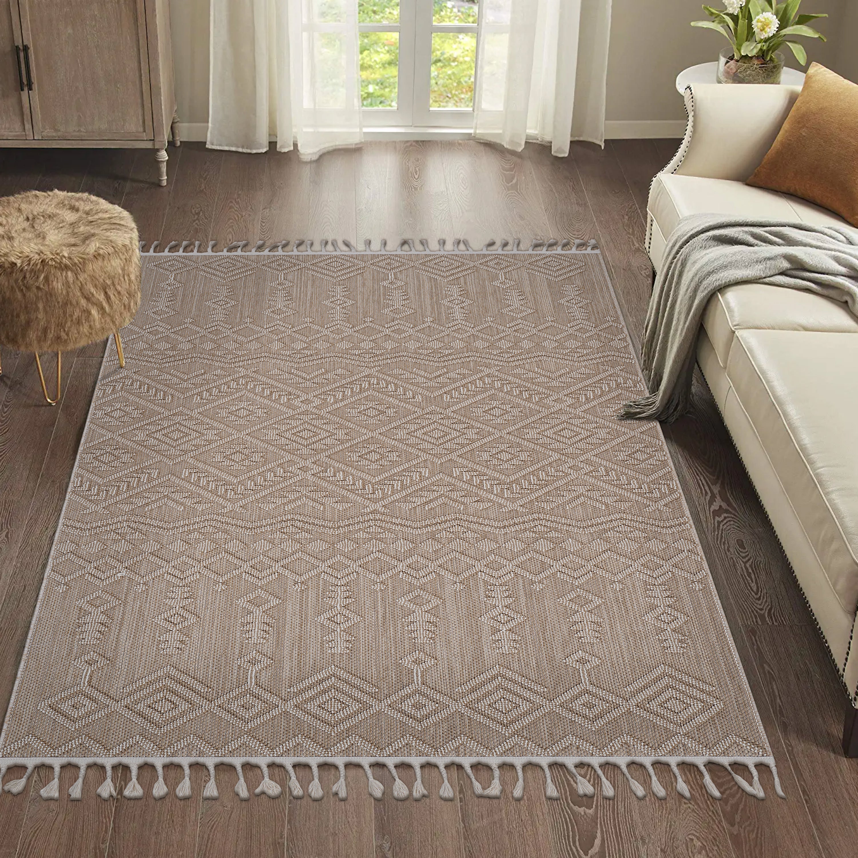 Amplifyy Area Rug with Intricate Geometric Patterns - Image 2