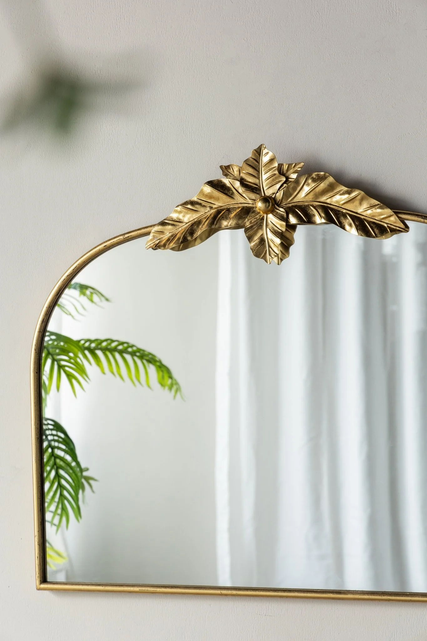 Arched Wall Mirror with Metal Frame - Image 8