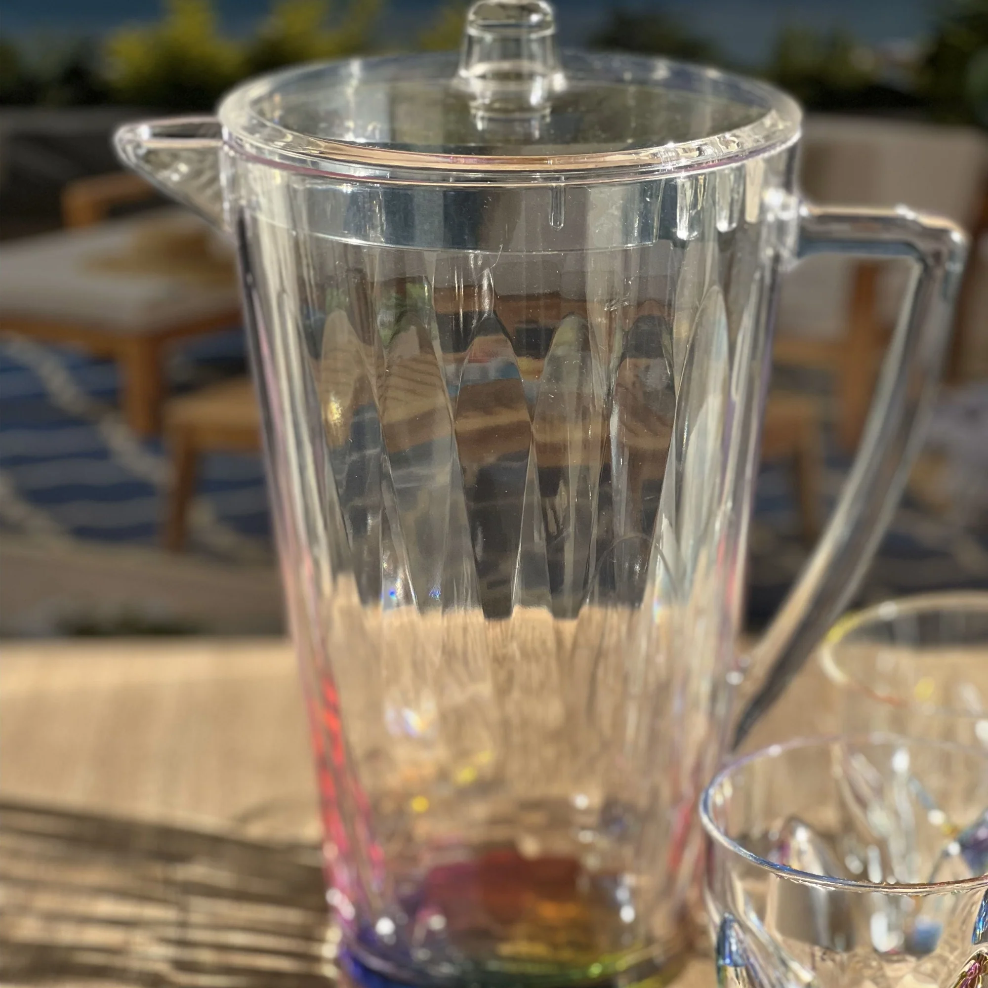 Rainbow Design Unbreakable Plastic Water Pitcher with Lid and Spout, 2.5 Quarts, Clear Acrylic - Image 4