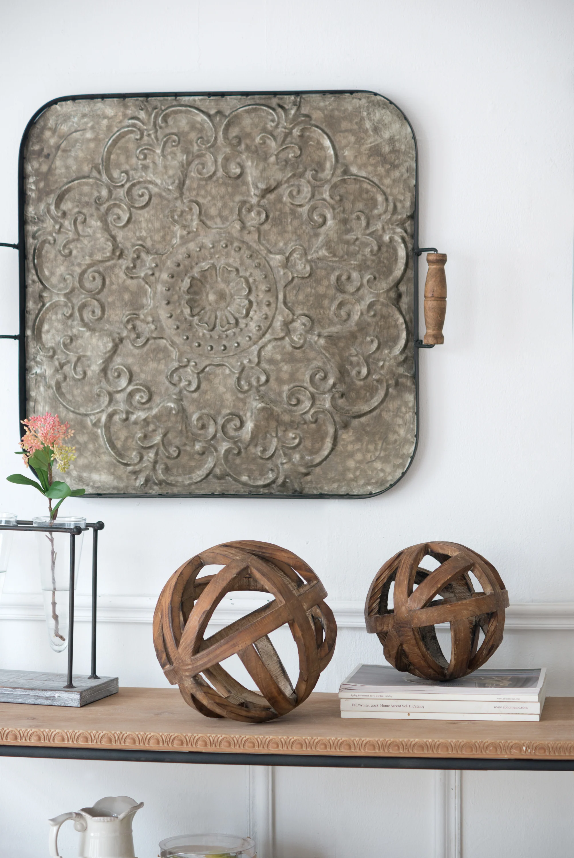 Fabius Embossed Iron Tray with Handle - Image 7