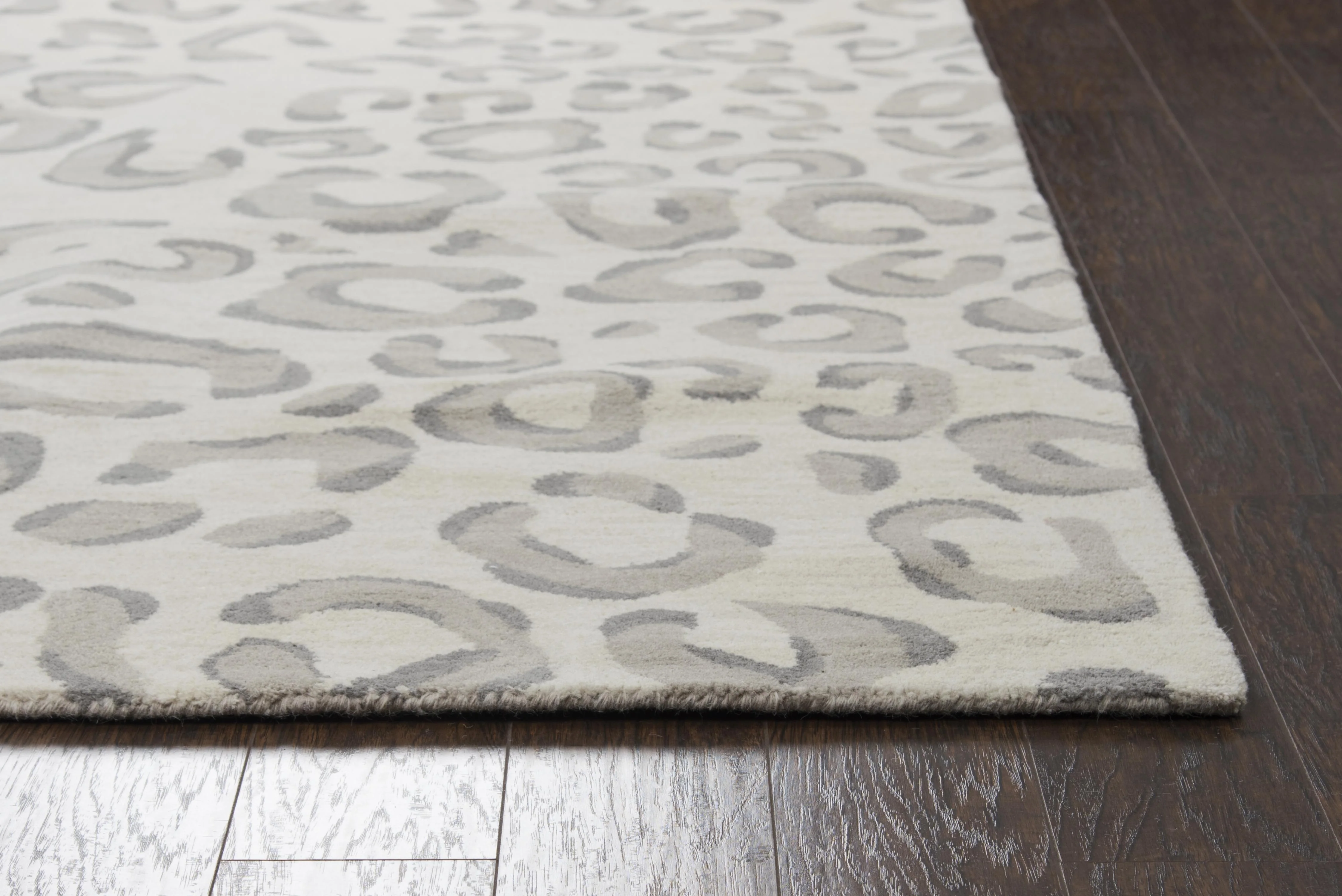 Hand Tufted 100% Wool Animal/Cheetah Area Rug - Image 4