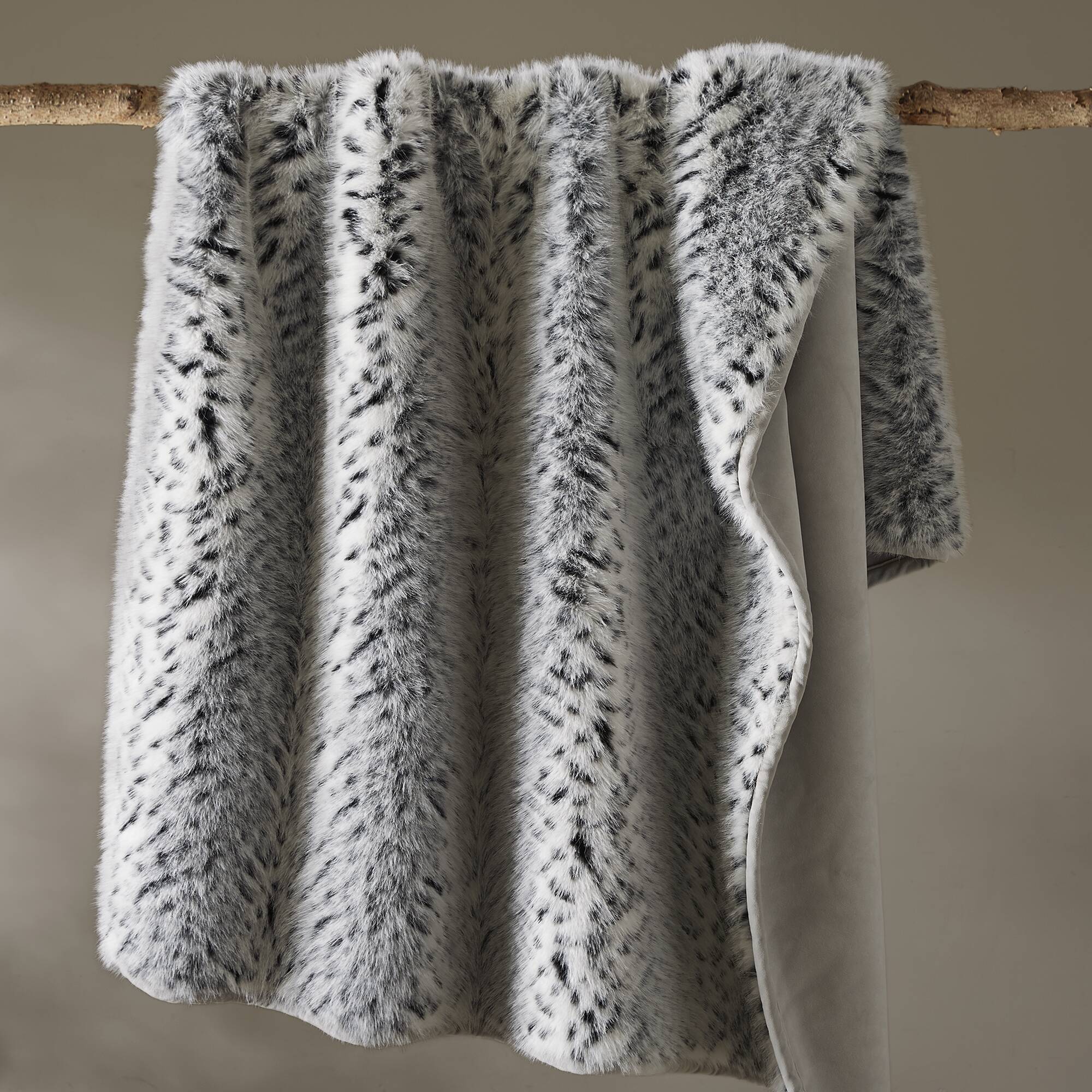 Luxe Faux Fur Throw Blanket - Image 22