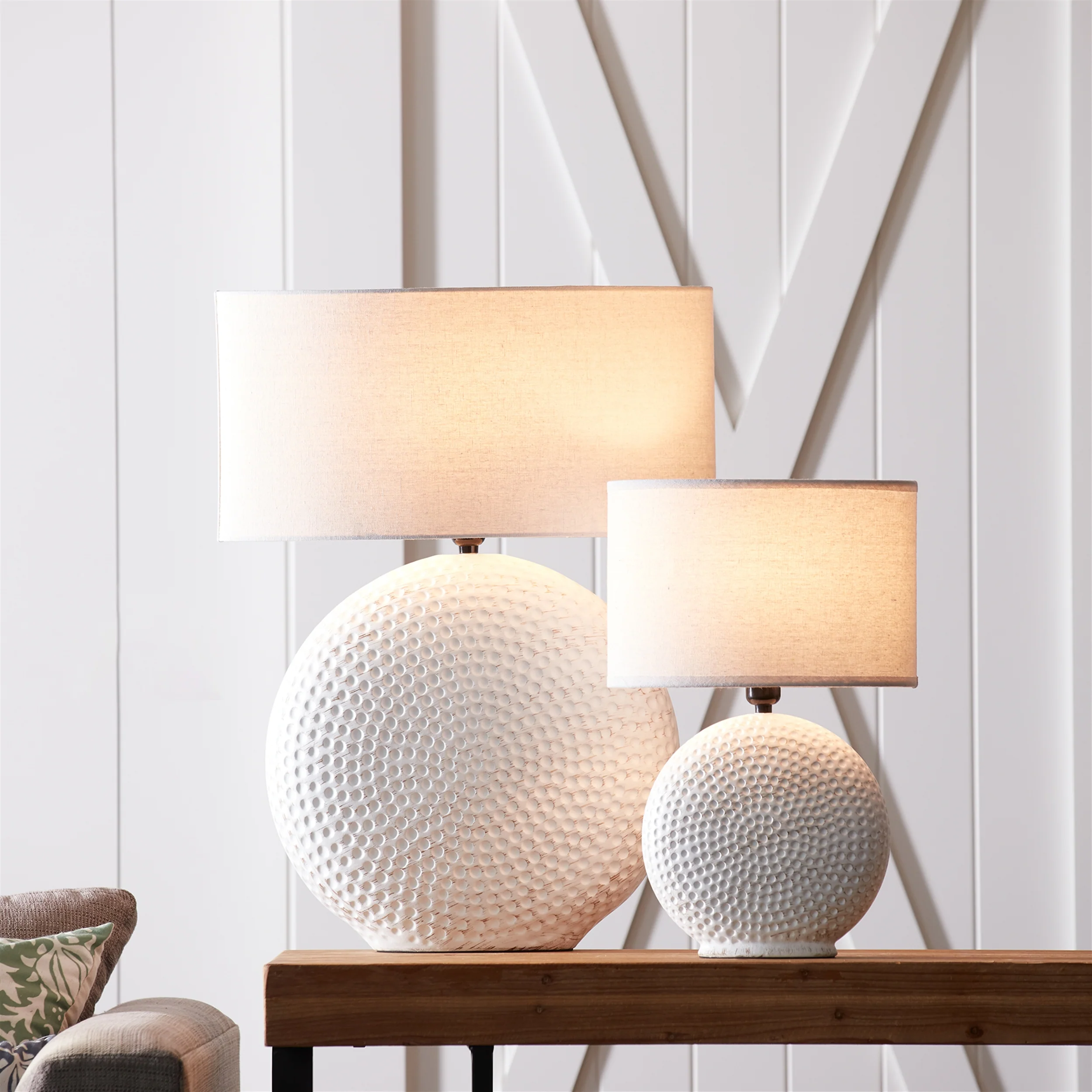 Notched Ceramic Table Lamp - Image 3