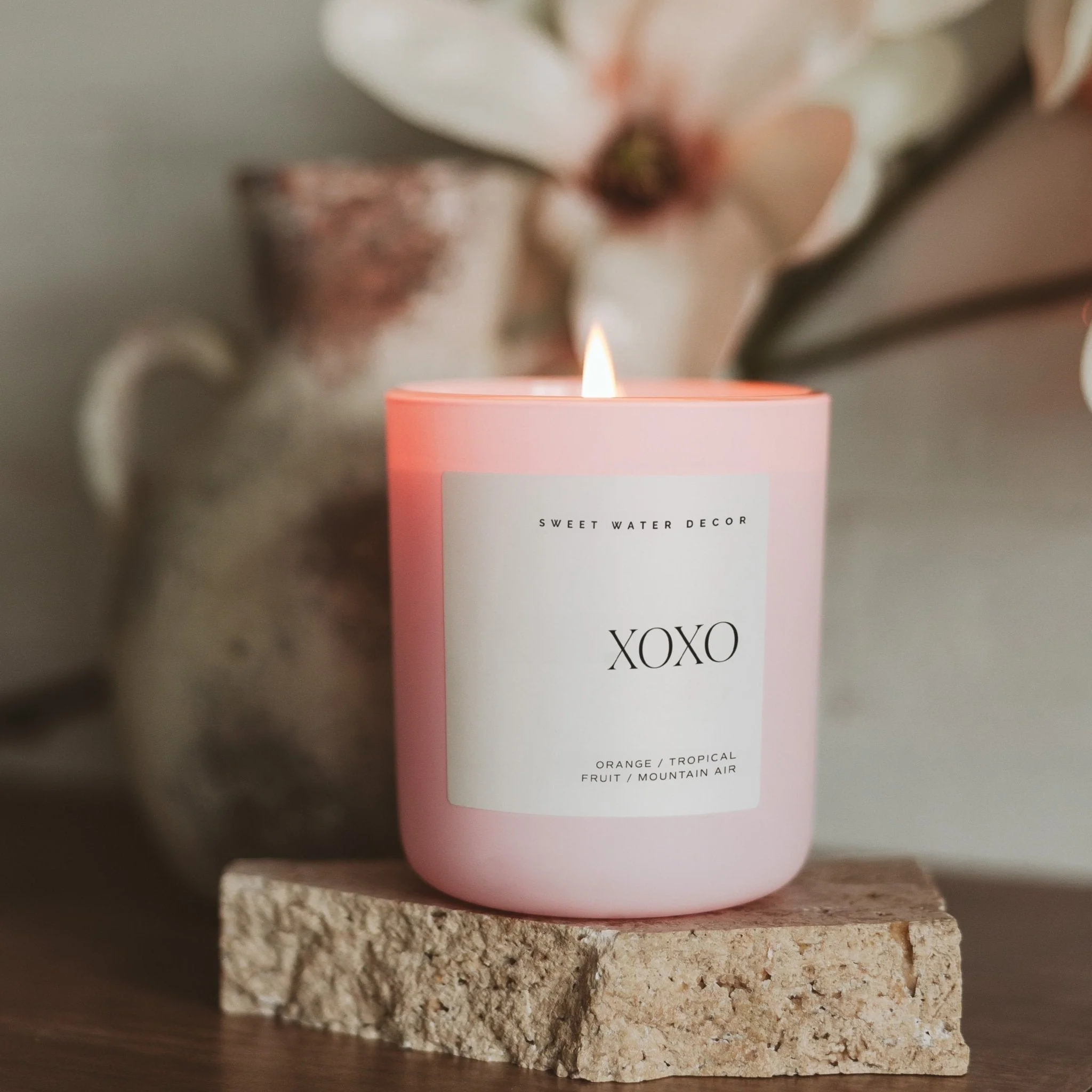 XOXO Soy Candle - Pink Matte Jar - 15 oz (Island Air) - Image 2
